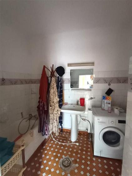 Casă individuală cu 3 camere cu Canalizare în Central
