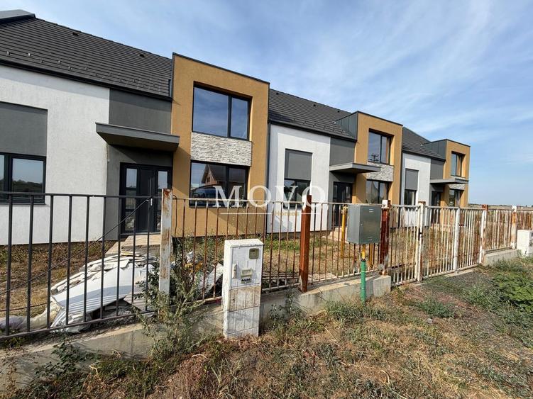 Casă cu 3 camere cu Canalizare în Sânandrei