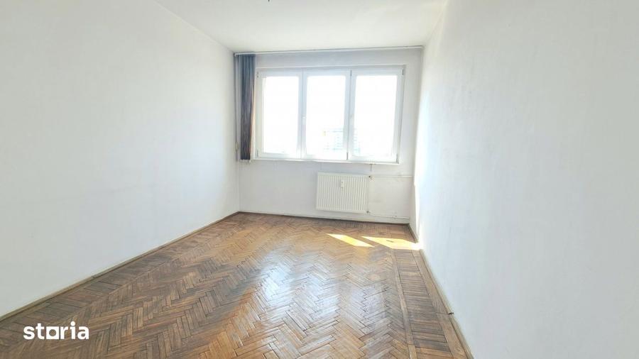 Apartament cu 3 camere semidecomandat în Grivița