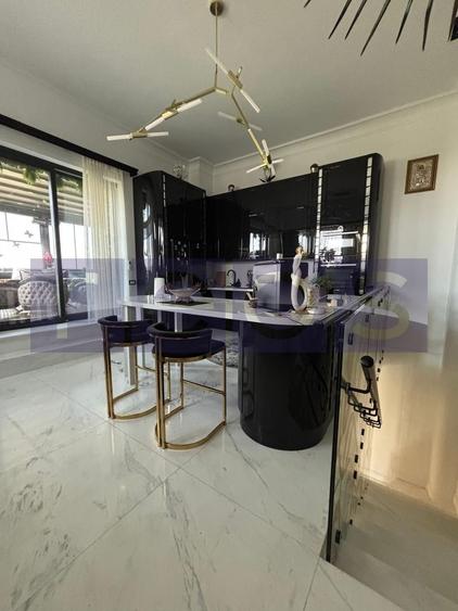 Apartament cu 4 camere decomandat, mobilat în Tineretului
