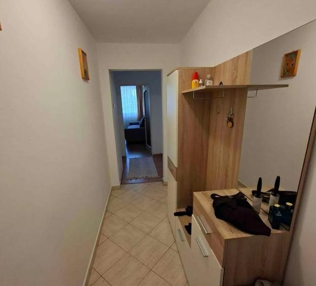 Apartament cu 2 camere semidecomandat, mobilat în Drumul Taberei