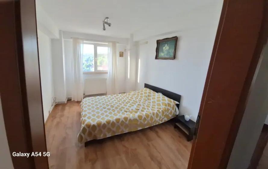 Apartament cu 3 camere decomandat în Slatina