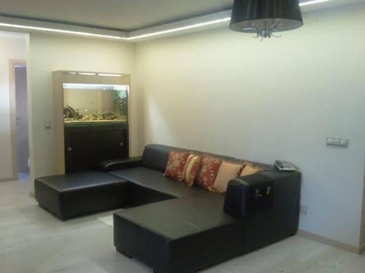 Apartament cu 4 camere semidecomandat în Europa