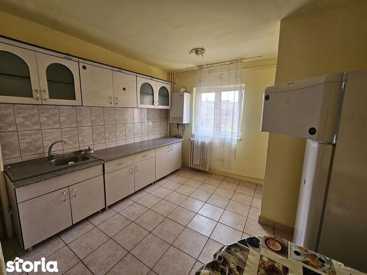 Apartament cu 3 camere în Cetate