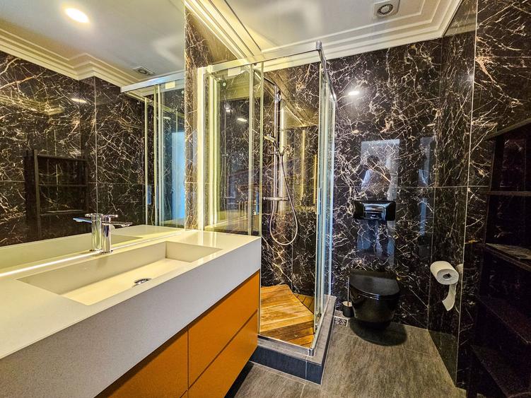 Apartament cu 4 camere decomandat, mobilat în Tei