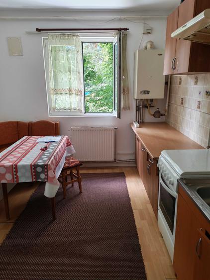 Apartament cu 2 camere semidecomandat în Gemenii
