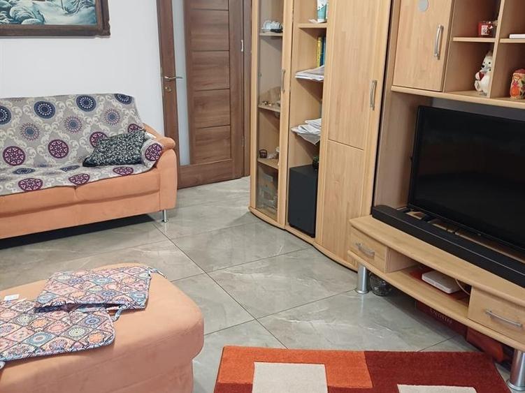 Apartament cu 2 camere decomandat în Rovine