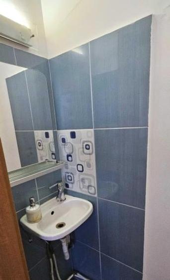 Apartament cu 3 camere semidecomandat, mobilat în Grivița