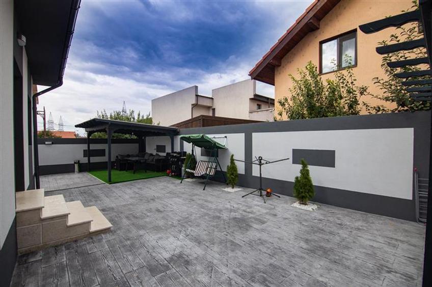 Casă individuală cu 5 camere cu Canalizare în Periferie