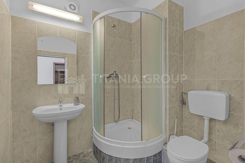 Casă individuală cu 12 camere cu Canalizare în Poiana Brașov