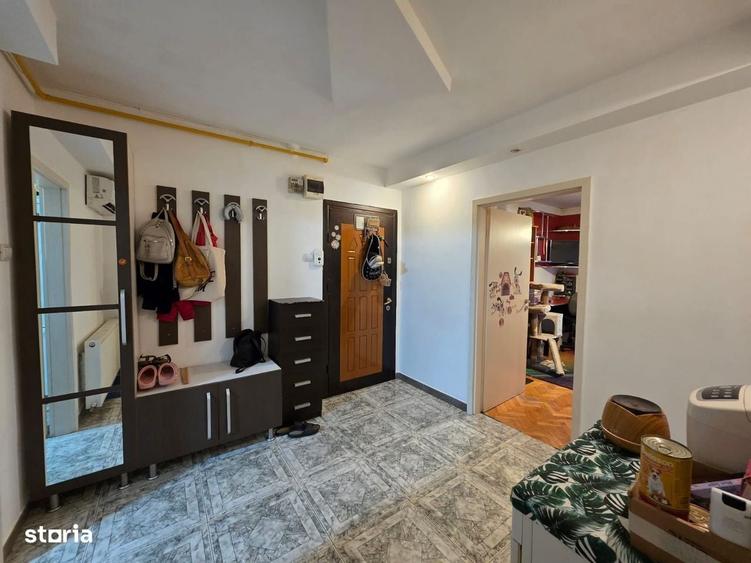 Apartament cu 3 camere decomandat în Deve