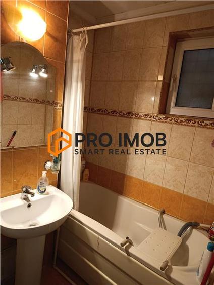 Apartament cu 3 camere decomandat în Micro 5