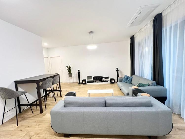 Apartament cu 3 camere, mobilat în Dacia