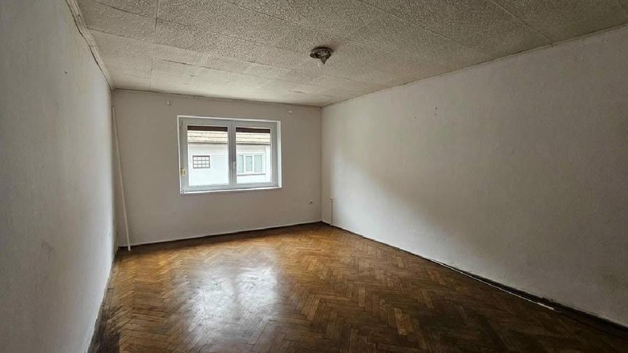 Casă individuală cu 3 camere cu Teren 130 Mp în Central