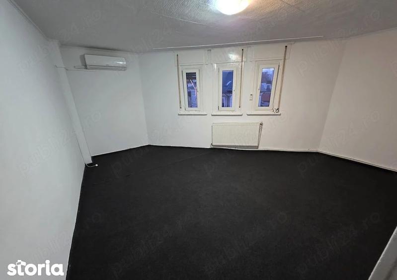 Apartament cu 3 camere semidecomandat în Ștefan cel Mare