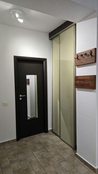 Apartament cu 2 camere decomandat în Roșu