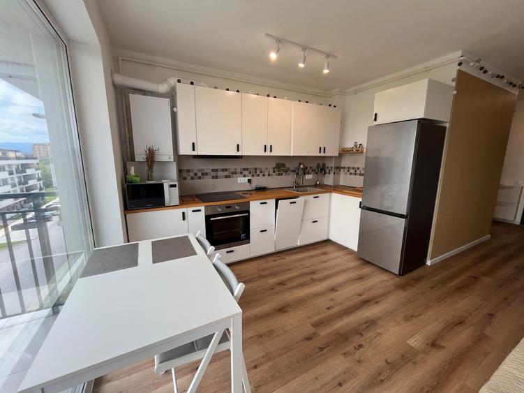 Apartament cu 2 camere semidecomandat în Turnișor