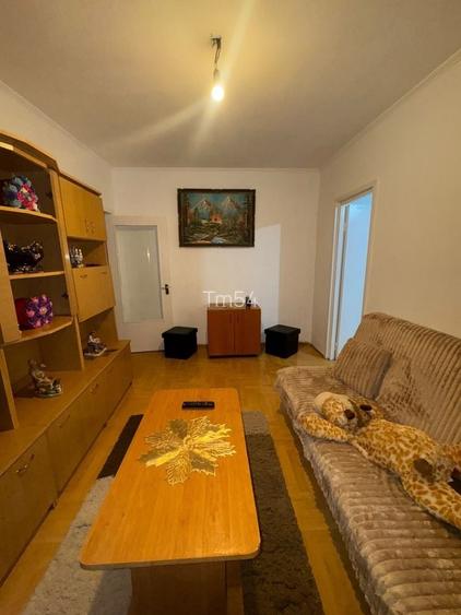 Ofer spre inchiriere apartament cu 2 camere mobilat