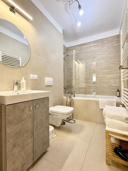 Apartament cu 3 camere decomandat în Exterior Vest