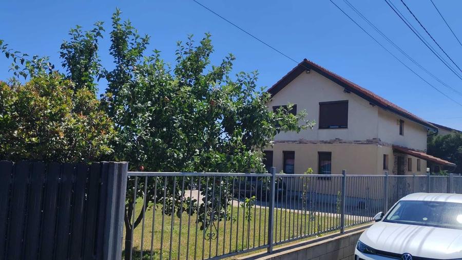 Casă cu 4 camere în Giarmata