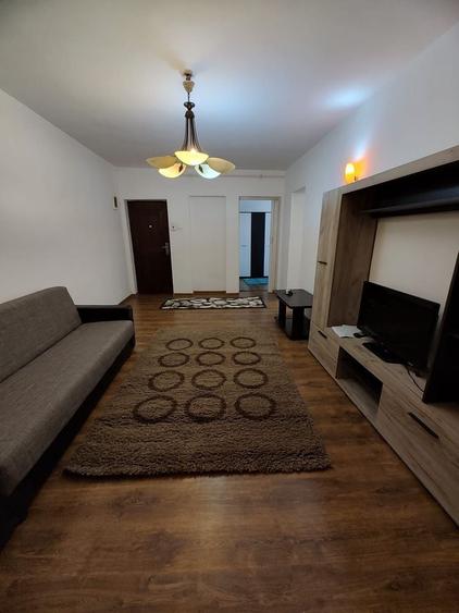 Apartament cu 4 camere decomandat în Deve