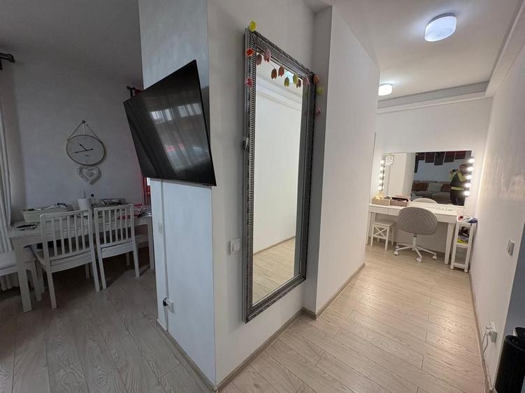 Apartament cu 3 camere decomandat, mobilat în Central