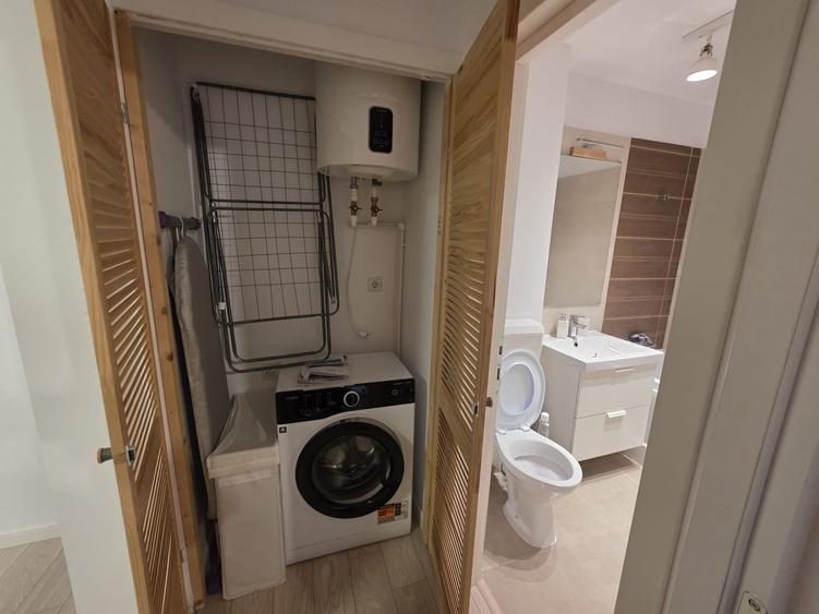 Apartament cu 3 camere semidecomandat în Balta Albă