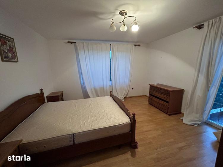 Casă cu 6 camere cu Teren 1600 Mp în Central