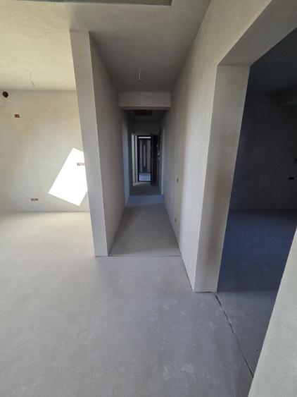 Apartament cu 3 camere decomandat în Exterior Vest