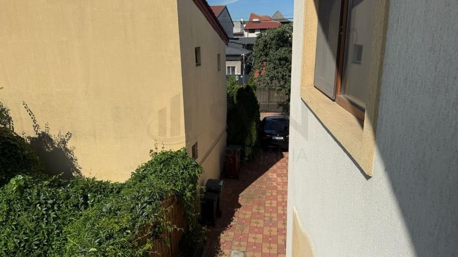 Casă cu 5 camere cu Teren 200 Mp în Dămăroaia