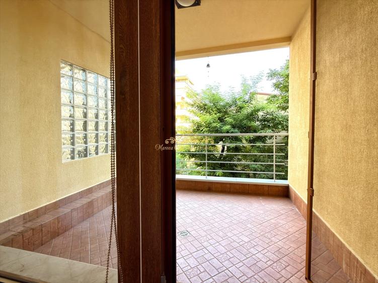 Apartament cu 3 camere decomandat în Herăstrău