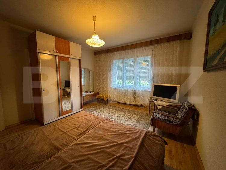 Casă individuală cu 6 camere cu Garaj în Hunedoara