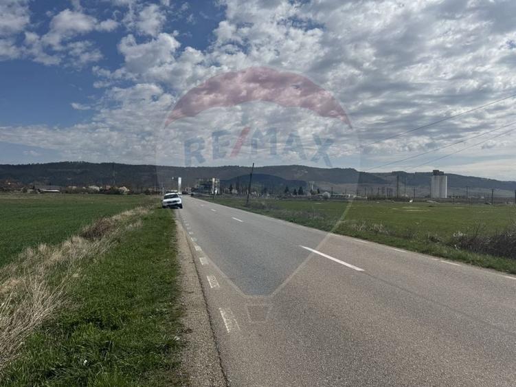 Teren Construcții extravilan de 8600 mp, în Luna de Jos