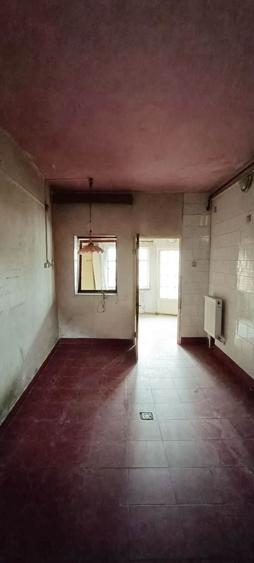 Apartament cu 4 camere semidecomandat în Central