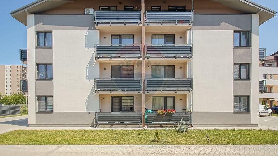 Apartament cu 3 camere decomandat, mobilat în Tractorul