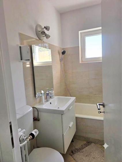 Apartament cu 2 camere decomandat în Baba Novac