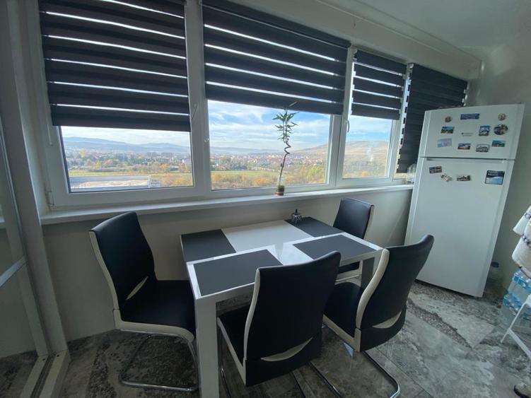 Apartament cu 3 camere decomandat, mobilat în Florești