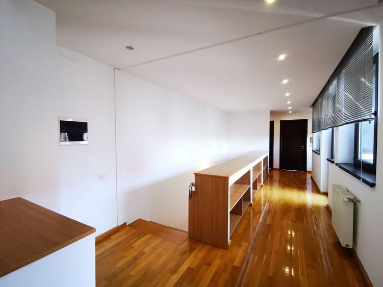 Duplex cu 5 camere cu Canalizare în Iancu Nicolae