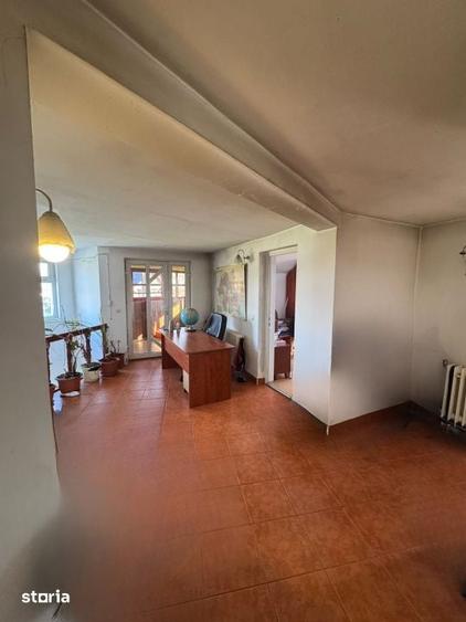Casă cu 4 camere cu Teren 1400 Mp în Central