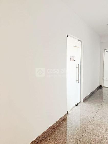 Birou, de 31 mp, în Central