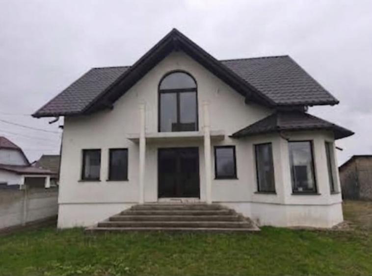 Casă individuală cu 7 camere cu Garaj în Marginea