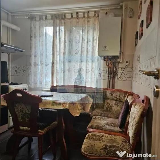 Garsonieră decomandată, mobilată în Astra