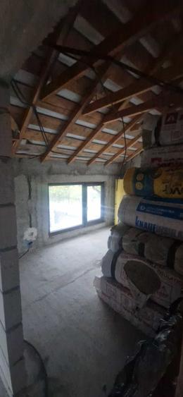 Casă cu 3 camere în Vulcana-Pandele