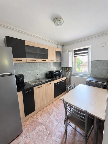 Apartament cu 3 camere semidecomandat în Mărăței