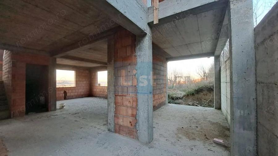 Casa cu garaj, zona Planoare - 11