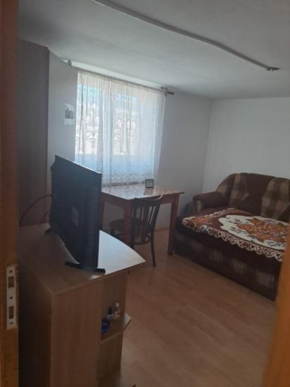 Casă individuală cu 4 camere cu Canalizare în Bariera Vâlcii