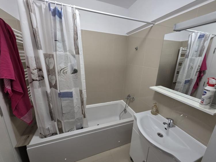 Apartament cu 3 camere decomandat, mobilat în Rediu