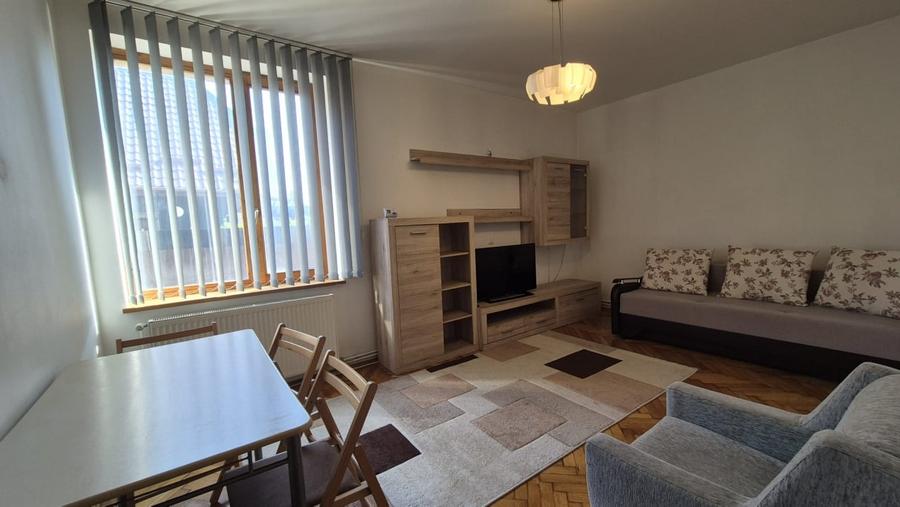 Apartament cu 2 camere pe strada Lunga - 1
