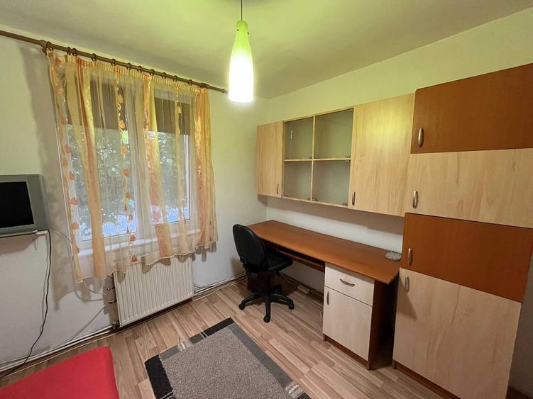 Apartament cu 3 camere decomandat în Cetate