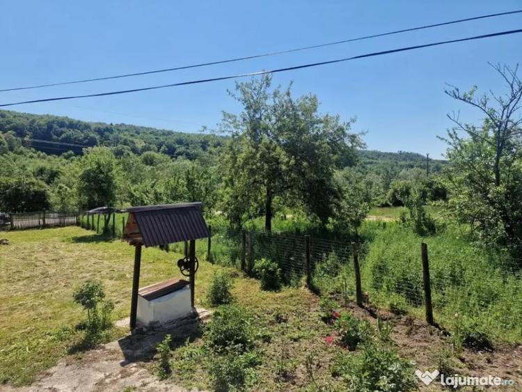 Casă cu 2 camere cu Teren 1150 Mp în Boțești